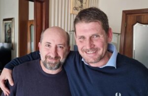 Uno scatto raggiante: l’attore Antonio Albanese ha incontrato la famiglia Riva