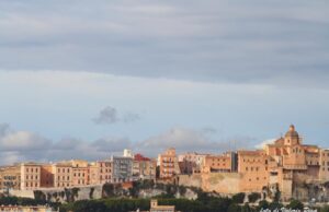 Una giornata serena: è azzurro il cielo sopra Cagliari