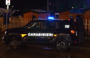 Cagliari, danneggia il distributore automatico per rubare i soldi