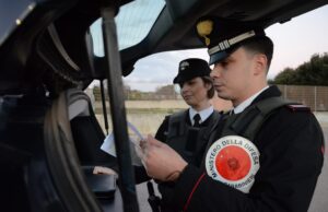 San Sperate, si avvicina a casa della ex armato di pinze e coltello