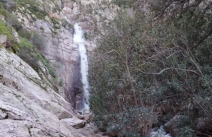 Villacidro, neve e pioggia ravvivano la cascata Sa Spendula