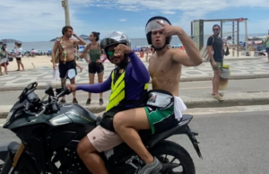 Mahmood vola in Brasile, il video a petto nudo conquista i fan