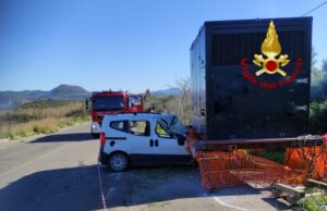 Con l’auto contro un generatore di corrente: un ferito a Gonnesa