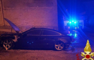 Notte di fuoco a Burgos, bruciata l’auto di un allevatore