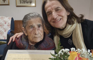 Serri, centenaria omaggiata dalle Poste Italiane per la fedeltà