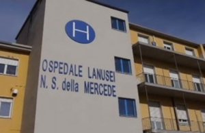 Tortoli, scontro tra bus e due auto: tre persone in ospedale