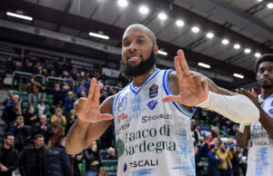 Dinamo Sassari corsara a Brescia: terzo successo consecutivo