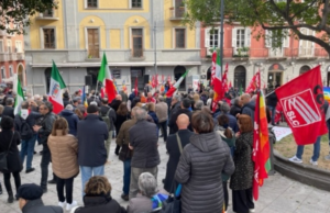 “No alla guerra”, centinaia di persone in piazza a Cagliari