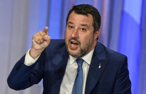 “In Sardegna non si mangiano vermi” | Sui social, le ironie su Salvini