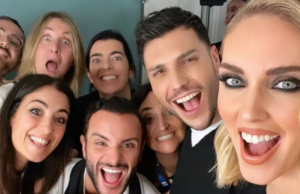 Selfie di gruppo a Sanremo: Manuele Mameli con Chiara Ferragni (e staff)