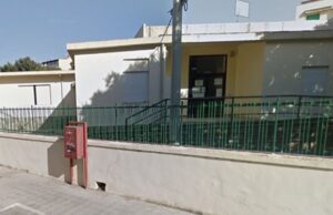 Calci, ginocchiate e urla: assurda rissa tra mamme ad Alghero