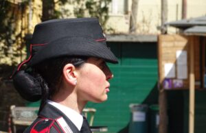 Ruba monili al parente anziano: 25 enne nei guai