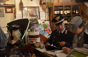 In nero due lavoratori su 12: chiuso ristorante di Carbonia