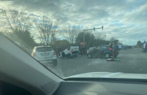 Grave incidente ad Assemini: un’auto si ribalta di fronte al semaforo