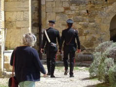 In casa munizioni e cuffia nera “forata”, denunciato a Selargius