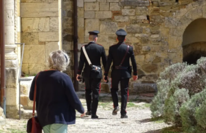 In casa munizioni e cuffia nera “forata”, denunciato a Selargius