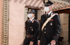 Rapina bar con maschera di carnevale e bastone, denunciato a Capoterra