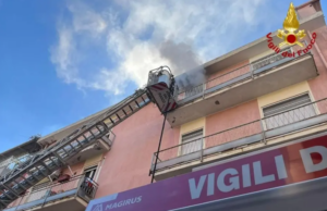 Incendio in casa a Selargius, 50enne ustionato al volto