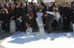 Protesta del latte, 21 pastori ai lavori socialmente utili