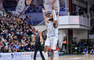 Dinamo, è una notte fantastica: spazzata via Venezia per 90-81