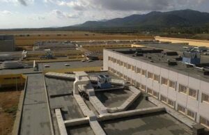 Uta: cerca di dar fuoco alla cella e poi aggredisce gli agenti