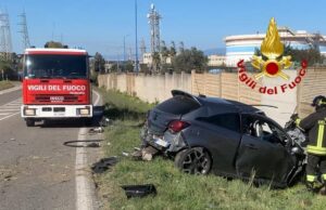 Giovane si schianta contro il muro della Saras: gravissimo, è al Brotzu