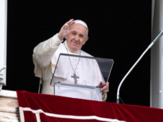 Addio a Papa Francesco: nel 2013 l’abbraccio dei fedeli a Cagliari