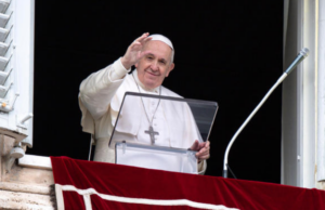 Addio a Papa Francesco: nel 2013 l’abbraccio dei fedeli a Cagliari