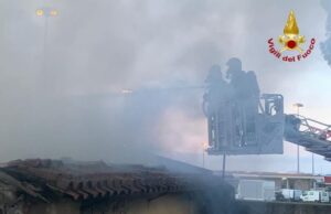 Incendio stabile migranti a Cagliari: arrestato l’incendiario