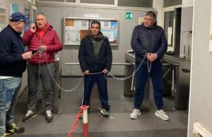 Riesplode la protesta della Portovesme: operai incatenati a Portoscuso