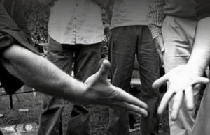 Oristano, finisce a cinghiate la sfida a “murra” tra due studenti