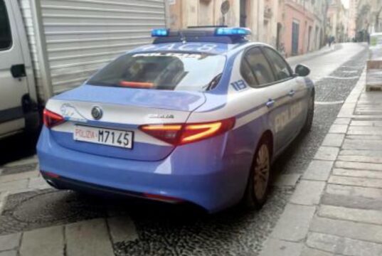 Bimbo cade dal balcone a Sassari, ricoverato in codice rosso
