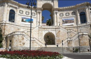 Il torrino del Bastione di Saint Remy si illumina di blu