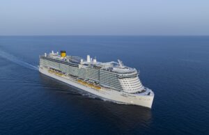 Cagliari fa il pieno di crocieristi con la Costa Toscana