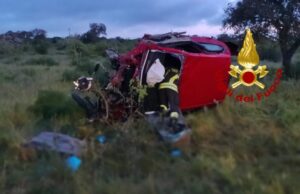 Auto fa un volo di 50 metri fuori strada: donna estratta dalle lamiere