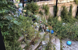 Sporcizia vicino Piazza del Carmine: brutto biglietto da visita per Sant’Efisio