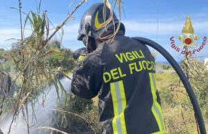 Caldo e maestrale: scoppia vasto incendio a San Giovanni Suergiu
