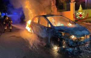 Siniscola, a fuoco auto dell’avvocata contro deposito di gas a Torpè