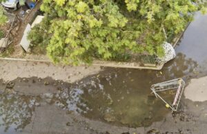 Liquami puzzolenti a Cagliari: via Schiavazzi immersa in un lago