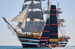 Storico incontro tra Amerigo Vespucci e Luna Rossa nel Golfo di Cagliari