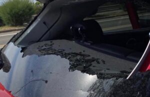 Follia a Cagliari: 30enne sfascia vetro di un’auto per un sorpasso