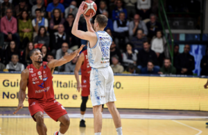 La Dinamo Sassari chiude con una sconfitta: ai playoff sfida con Venezia