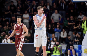 Playoff, la Dinamo sfiora il colpaccio: Venezia vince a fatica gara 1