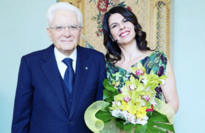 Esilarante Geppi Cucciari al Quirinale: “Mattarella gira più dei Maneskin”