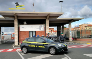 All’imbarco verso la Sardegna con 11 kg di cocaina: arrestato