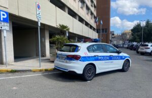 Bivaccava in piazza De Gasperi: marocchino allontanato