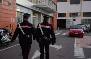 Brucia la sede dei Testimoni di Geova perché lo vogliono convertire