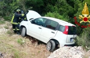 Oliena, evita il contatto con un camper: 44enne finisce fuori strada