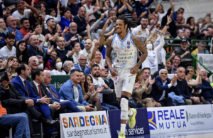 Jones trascina la Dinamo Sassari e Venezia crolla: 2-1 nei playoff