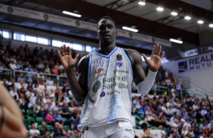 Rivoluzione Dinamo, restano solo in due: via anche Diop e Tyree